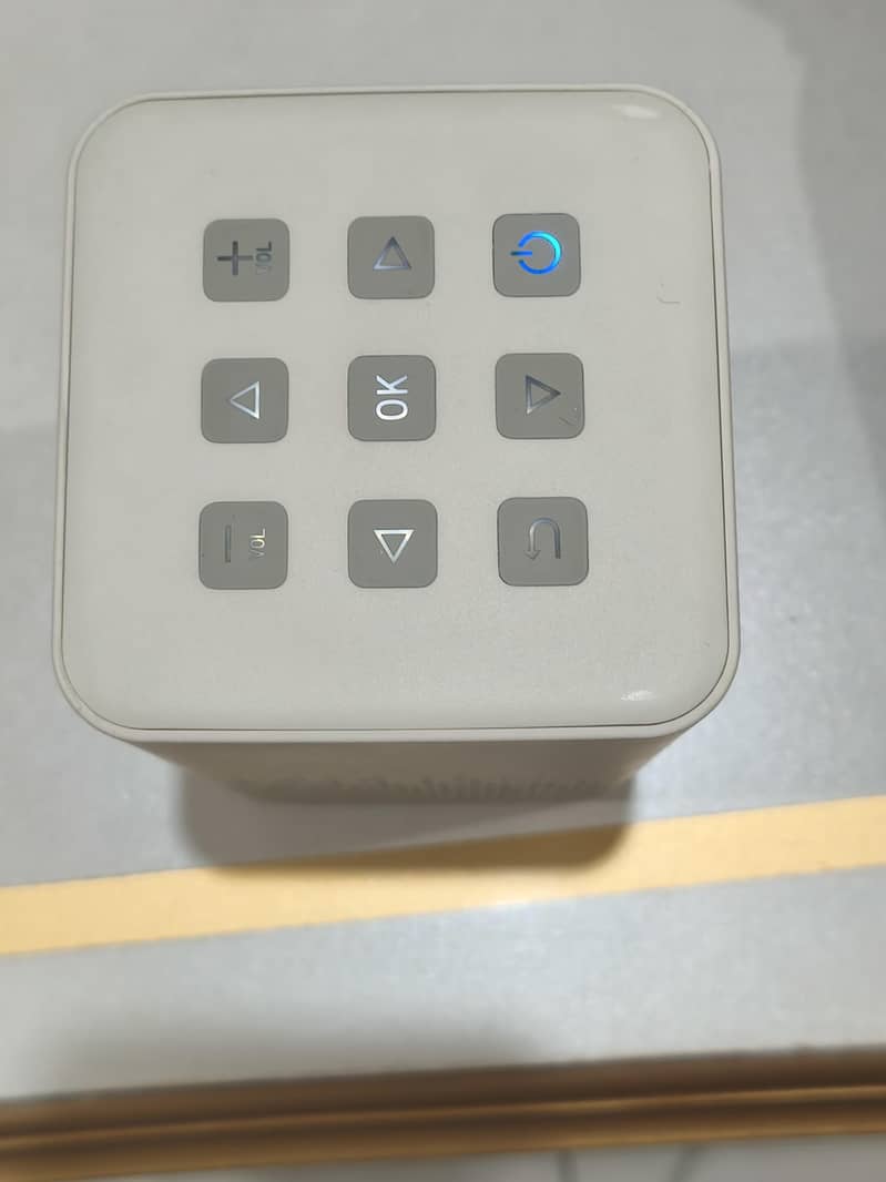 کورین کمپنی کا منی چارج ایبل زبردست پروجیکٹر   Minix  Mini projector 14