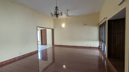 FOR RENT Liveable 4 Beds Single storey House in F_8/3