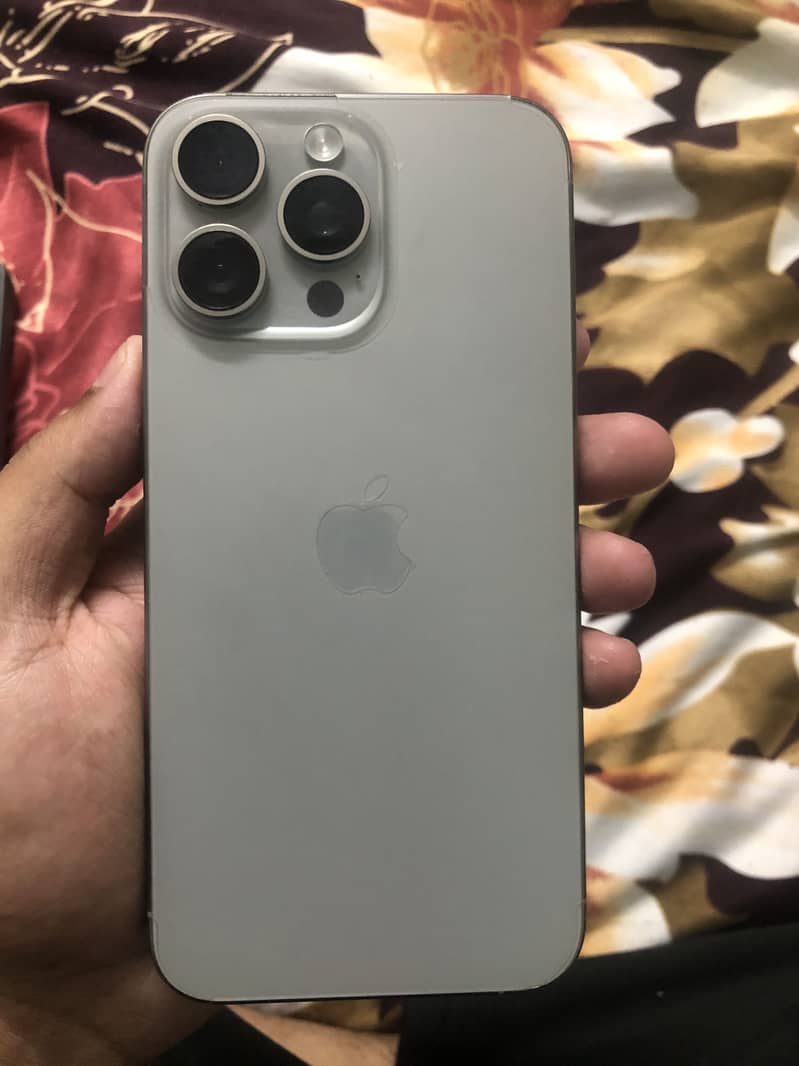 Iphone 15 pro max 3
