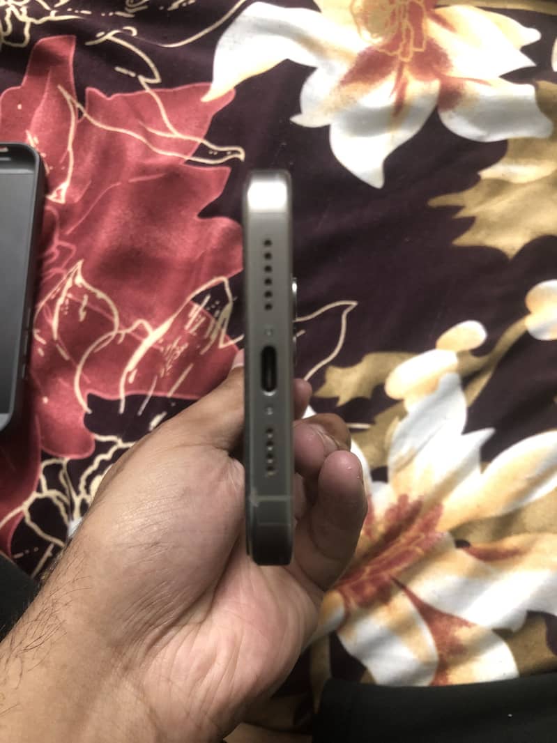 Iphone 15 pro max 4