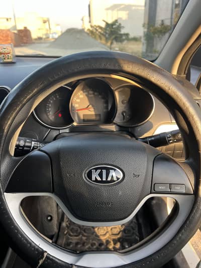Kia Picanto 1.0 White Color