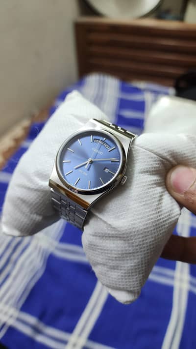 Brand new orignal casio watch with day date