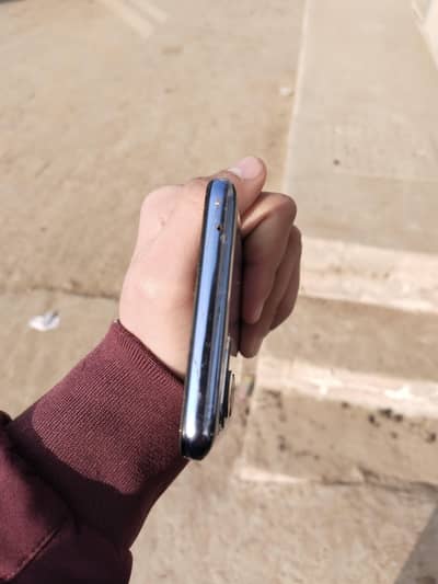 all ok ha bas glass break ha exchange possible Sath pasy bhi de don ga