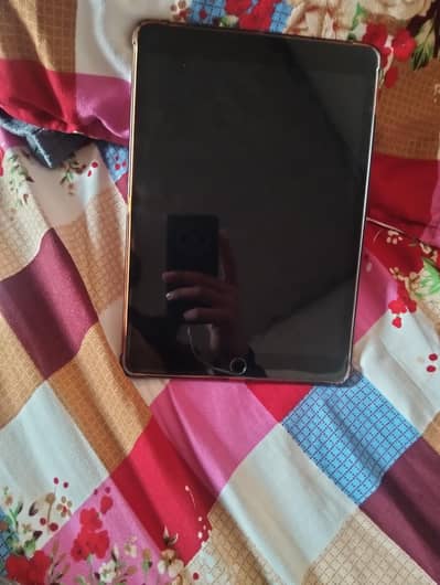 ipad9 gen with box and original charger