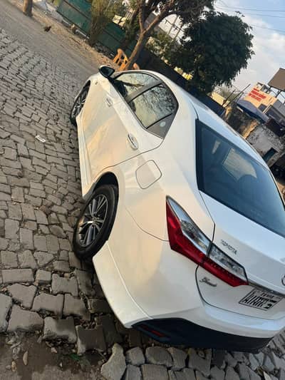 2022 Grande  Black Interior