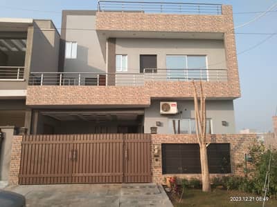 10 MARLA BEAUTIFUL HOUSE AVAILABLE FOR SALE IN LDA AVENUE BLOCK M