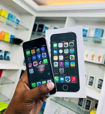 Iphone 5s 64GB full box WhatsApp number 03457084434