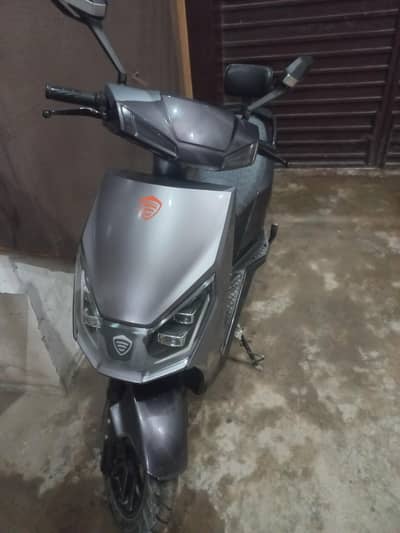 Benlng crown x lifan roshni pro full lush condition only 3300 km run