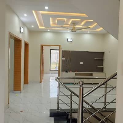 Umar Blok 7 Marla Corner Full House  Good Condition Proper 5 Bedroom Attach Washroom Plus During Room