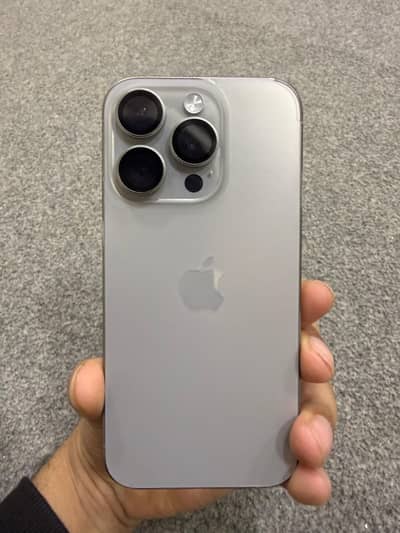 15 Pro Natural Titanium 10/10