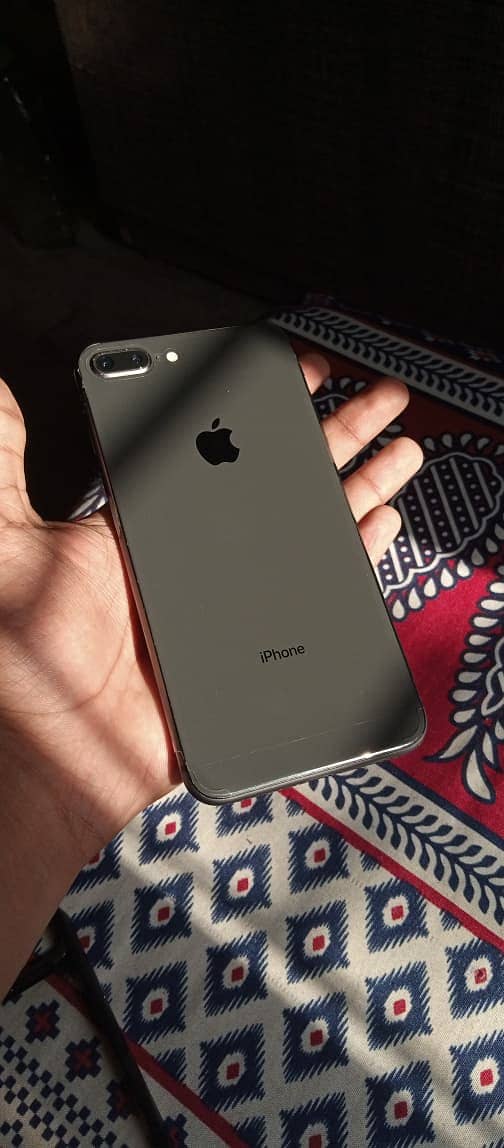 Apple iPhone 8 Plus 2