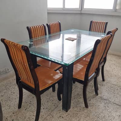 6 Persons Dining Table Set with Seperate Below Glass in Good Condition