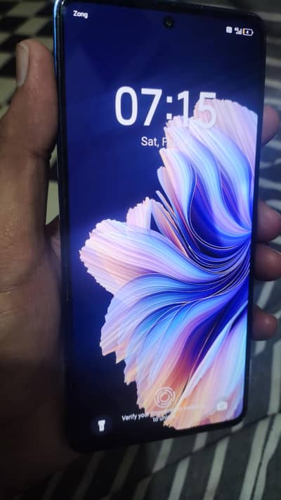 All Ok hai Camon 20 mobile or Box hai