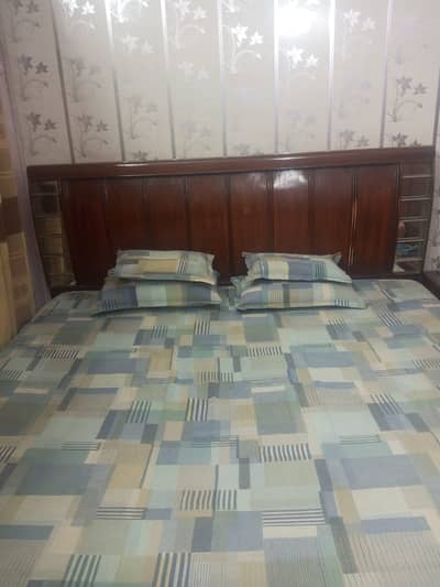 Good condition bed and dressing table 0.3.3. 3. 2.4. 0.9. 9.8. 4