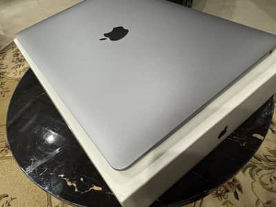 Macbook Air M1 - Space Gray - 8GB RAM - 256Gb SSD - 9.5/10