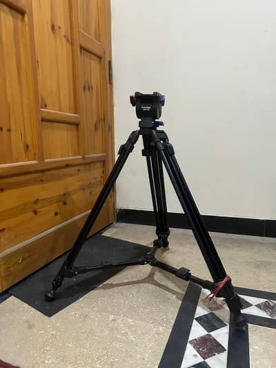Daiwa DST-43 Broadcast Aluminum 3 Stage Video Tripod System