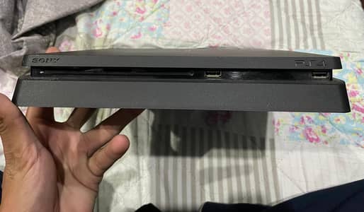 SONY PLAYSTATION 4 WITH BOX