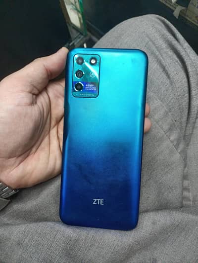 ZTE VITA V30