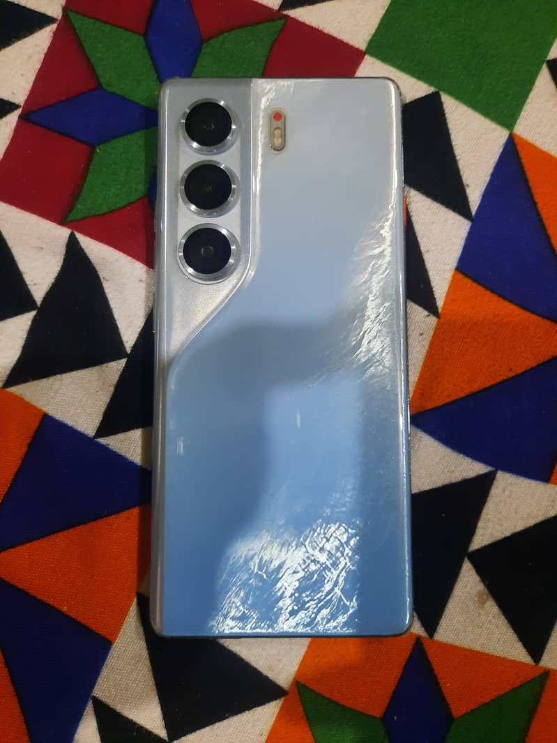Tecno CAMON 40 Pro 0