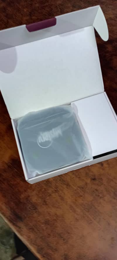 8/128  Andorid box  tv chenals  bluetooth remote