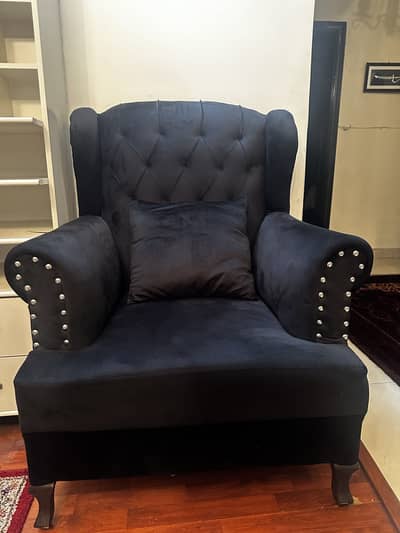 Sofa set black velevt . Price is negotiable.