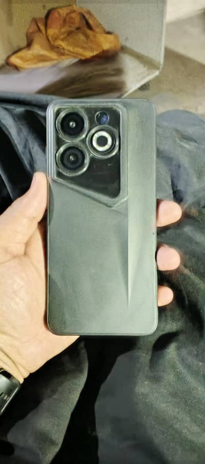 Infinix smart 8 4/64 GB wth box