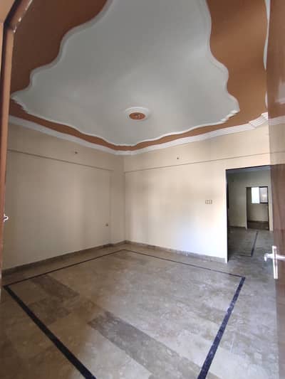 Prime Location In Punjab Chowrangi 1600 Square Feet Flat For Sale