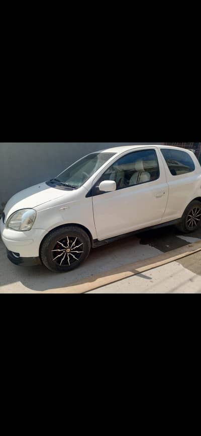 vitz 2000 model  2 door outer shower for fresh look urgent sale