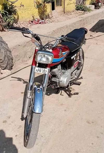 all okay bike red colour bike 2008 model Islamabad number