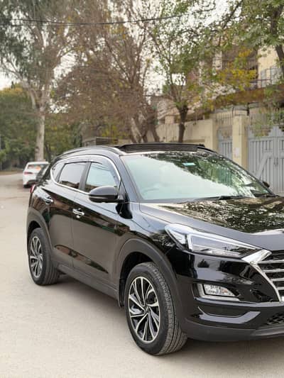 Hyundai Tucson AWD.