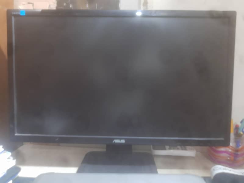 computer led 24" 1