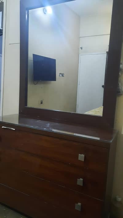 habitt brand dressing table