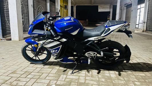 t15. R9 replica 250cc Yamaha