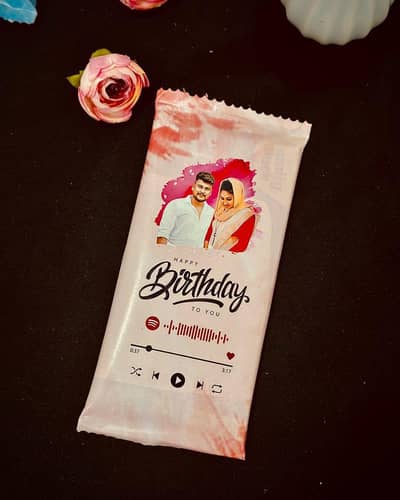 Apni Yaadon KO Chocolate Main Sajayein photo Wali Chocolate