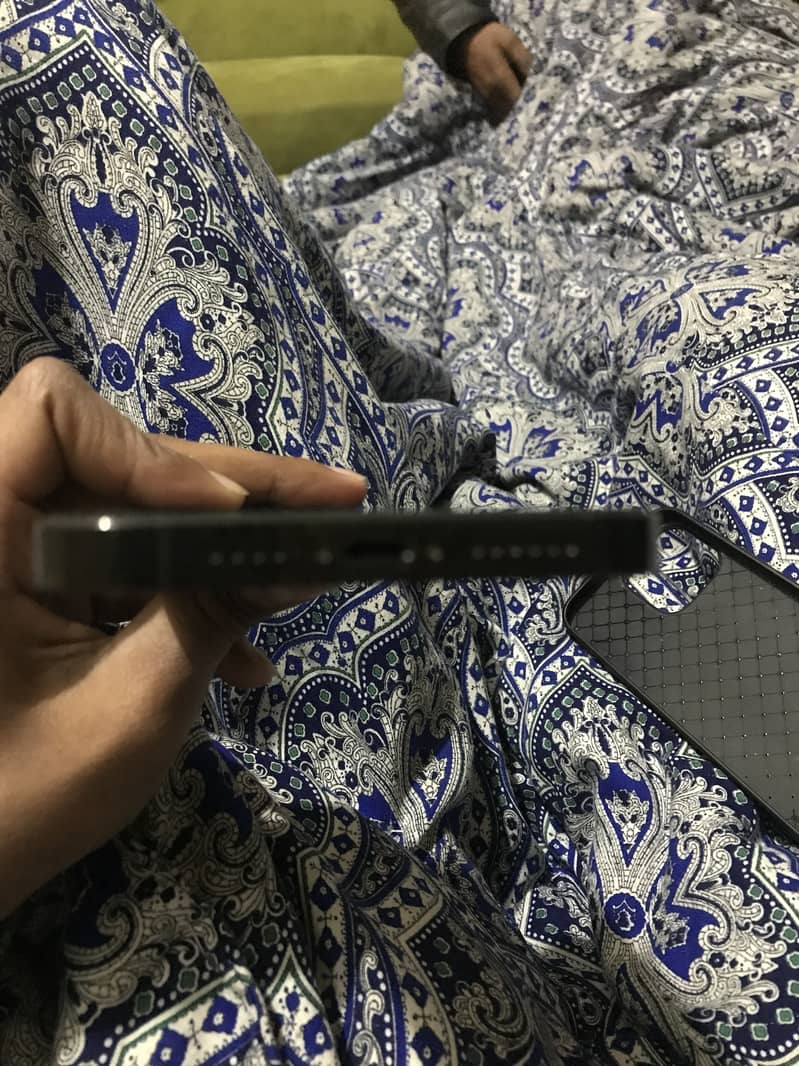 Iphone 14pro max 5