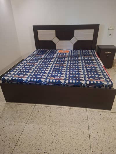 king size bed with sides and moltyfoam mattress slightly used