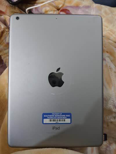 Apple i Pad Air 3 (charger+ cover gift)