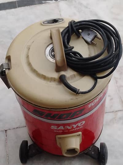 vacuum cleaner for sale. .