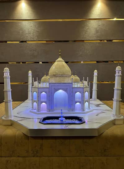 Taj Mahal model with fountain