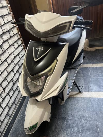 YJ future azadi model electric scooty