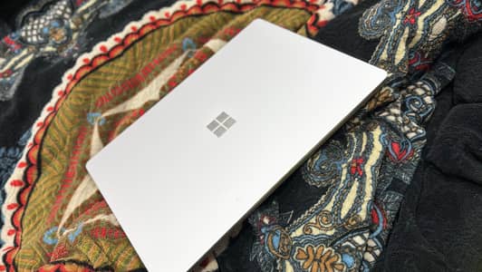 Microsoft Surface Ryzn 5