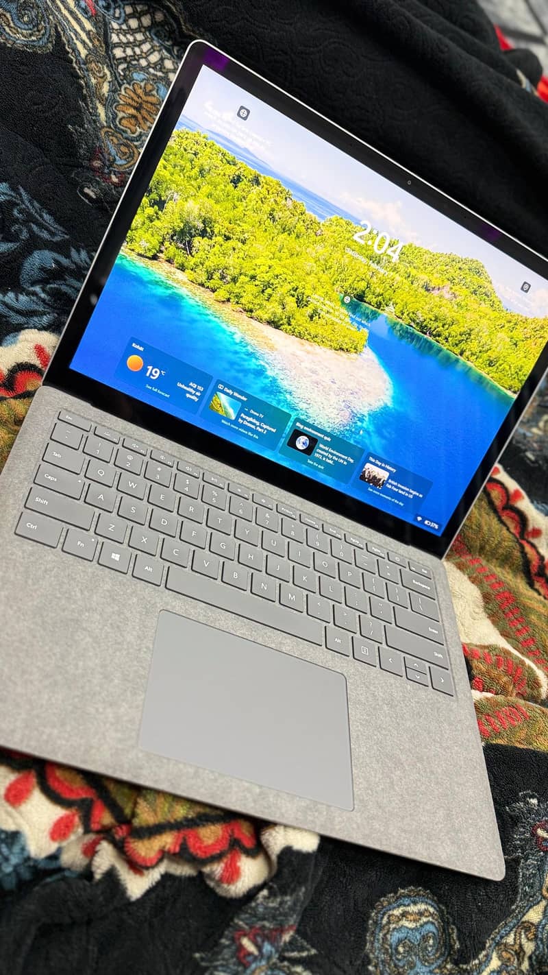 Microsoft Surface Ryzn 5 3