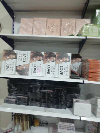 sale man and sale girl need