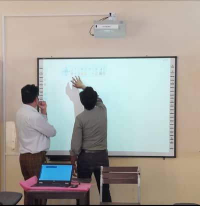 Interactive touch board with Ultrashort Throw projectors smart class