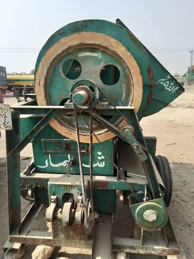 Heavy Duty Thresher Machine for Sale. Good Working Condition.