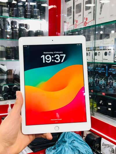 IPAD 6th generation/03030724420