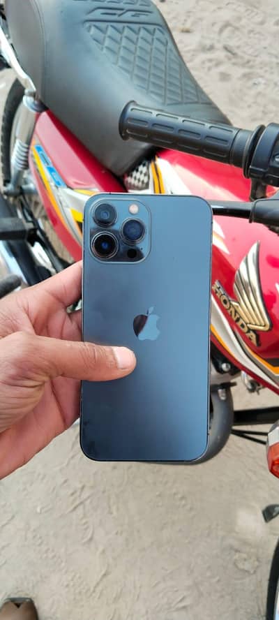 I phone 13 pro max      256 gb  JV