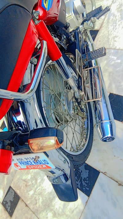 red color Honda CD 70