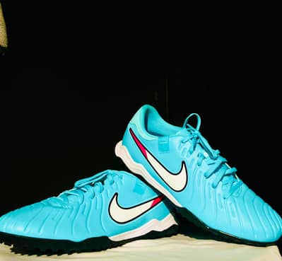 Nike Tiempo legend 10 DV4342-401 Brand new US 10.5 (imported - Canada)