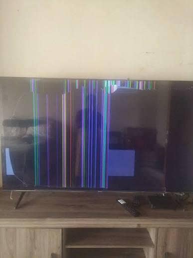 "40" Damaged LCD Panel - Rs. 25,000"
